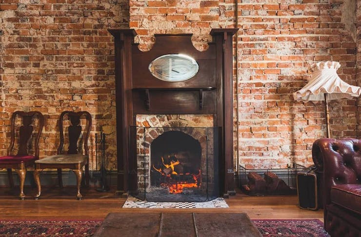 Image of the fireplace at The Guildford Hotel