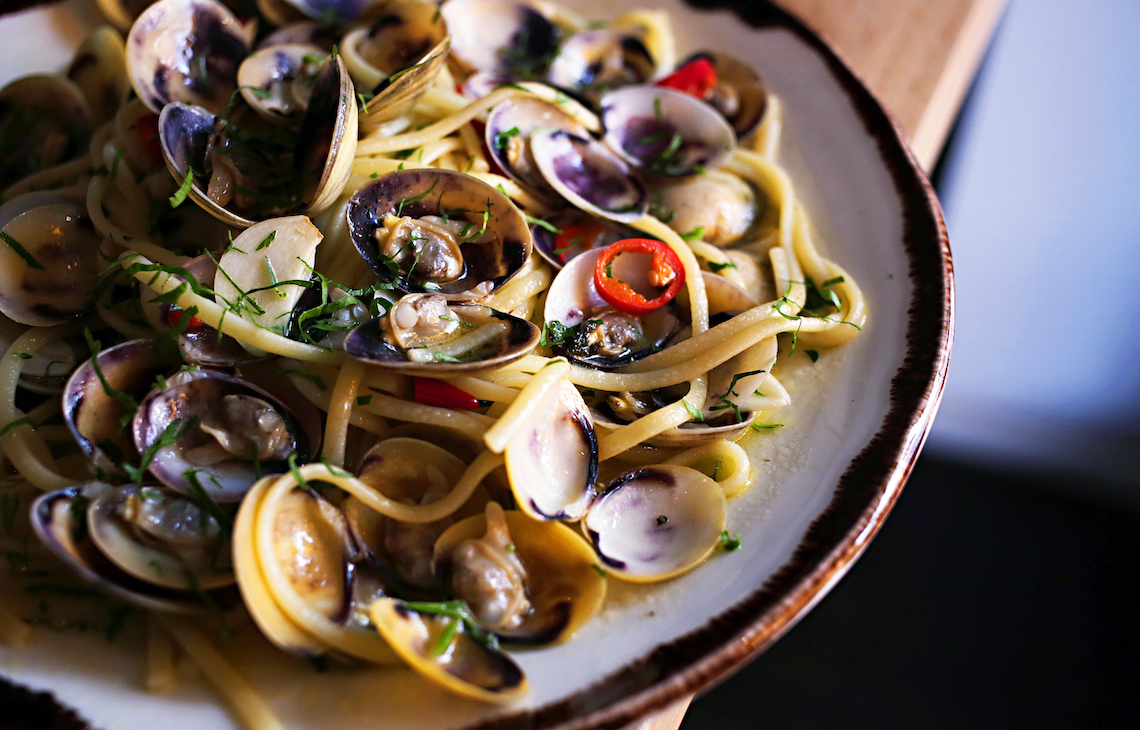 bowl of spaghetti with clams